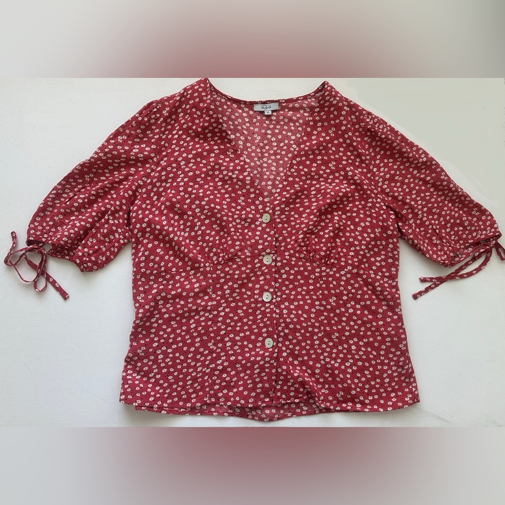 Rails Amelia Blouse in Carmine Daisies.  Size M.